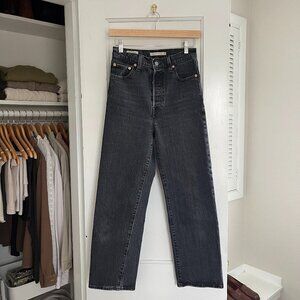 Levi's Ribcage Straight Ankle in Washed Black